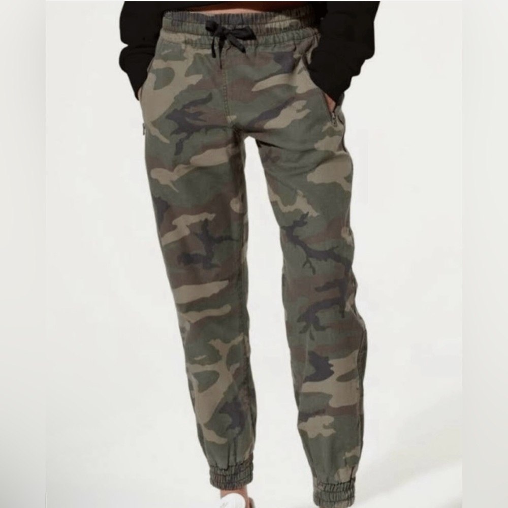Aritzia TNA Camo Alix Jogger Size XXS